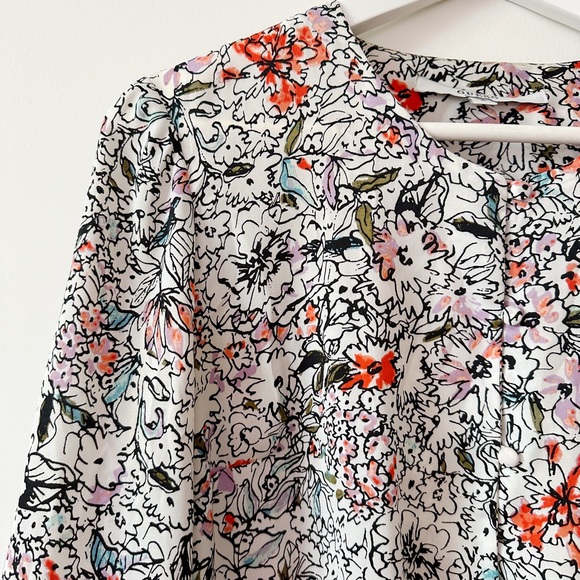 ⛱️ 2/20$ GUESS Women's Blouse Small Floral Print Button Tie Front - Picture 6 of 12